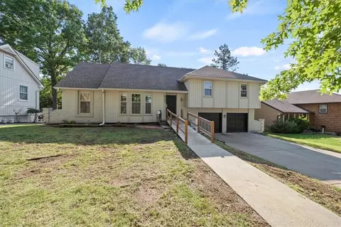9523 Connell Dr, Overland Park, KS 66212
