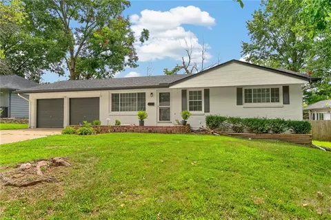 Exterior - 15309 E 44th Ter, Independence, MO 64055 photo 3 of 8