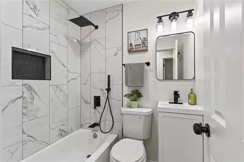 Bath - 15309 E 44th Ter, Independence, MO 64055 photo 1 of 1