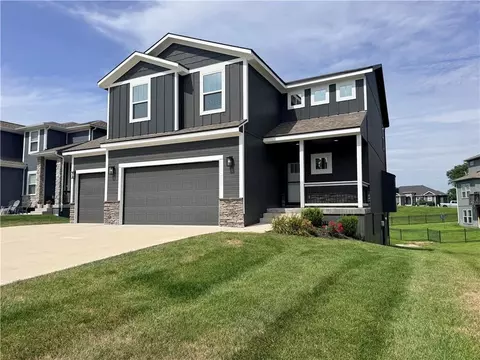 1244 Hillmann Ln, Warrensburg, MO 64093