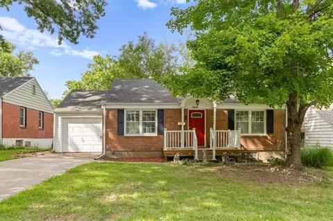 114 W Pocahontas Ln, Kansas City, MO 64114