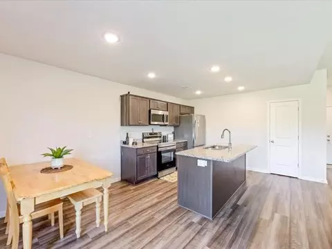 Kitchen - 817 Shane Ct, Belton, MO 64012 photo 2 of 3