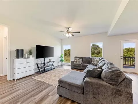 Living - 817 Shane Ct, Belton, MO 64012 photo 1 of 2