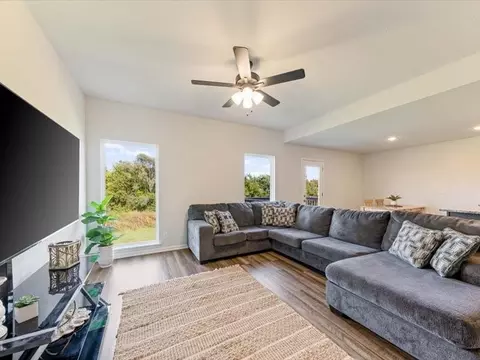 Living - 817 Shane Ct, Belton, MO 64012 photo 2 of 2