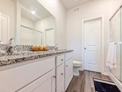 Bath - 817 Shane Ct, Belton, MO 64012 photo 1 of 3