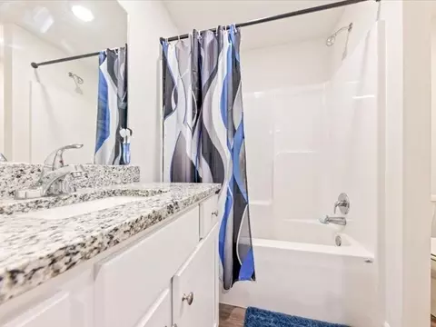 Bath - 817 Shane Ct, Belton, MO 64012 photo 3 of 3