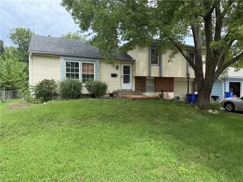 Exterior - 8200 E 133rd Ter, Grandview, MO 64030 photo 2 of 4