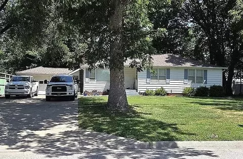 720 Neosho St, Burlington, KS 66839