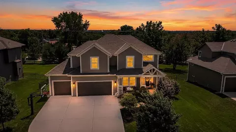 21803 W 46th Ter, Shawnee, KS 66226