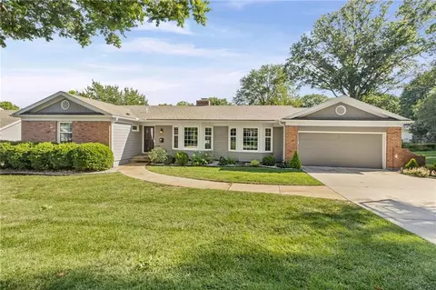 5521 W 84th St, Overland Park, KS 66207