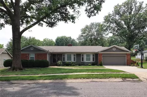 5521 W 84th St, Overland Park, KS 66207