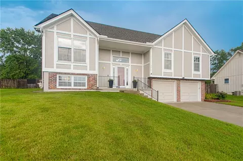5014 NW 85th St, Kansas City, MO 64154