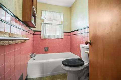 Bath - 517 E Angus St, Independence, MO 64055 photo 1 of 1