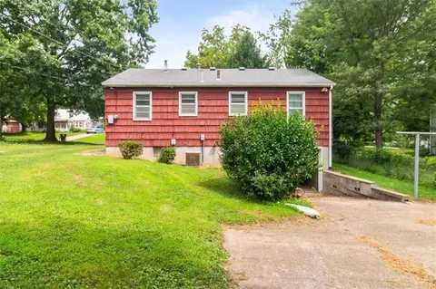 Exterior - 517 E Angus St, Independence, MO 64055 photo 2 of 2