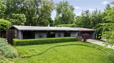 9805 Aberdeen Dr, Overland Park, KS 66206