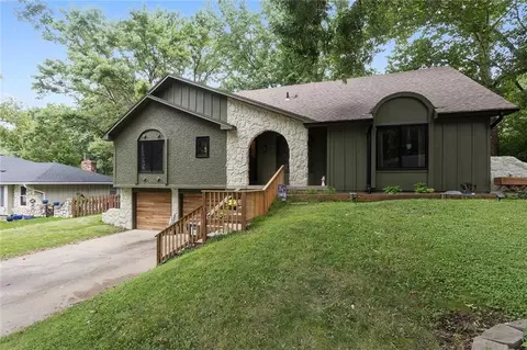 103 Ralph Dr, Lansing, KS 66043