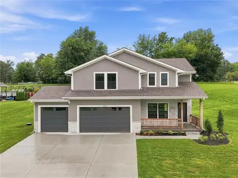13522 Oakridge Dr, Kearney, MO 64060