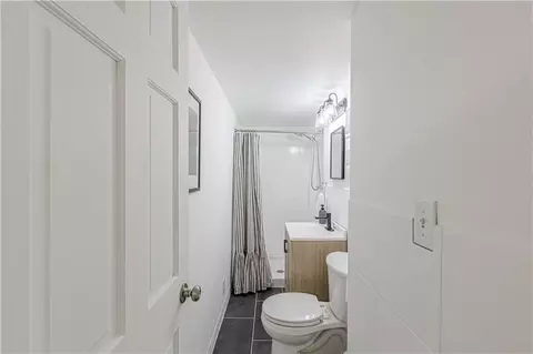 Bath - 17905 E Cheyenne Dr, Independence, MO 64056 photo 5 of 6