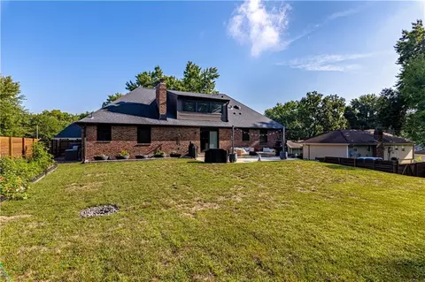 Exterior - 17905 E Cheyenne Dr, Independence, MO 64056 photo 4 of 6