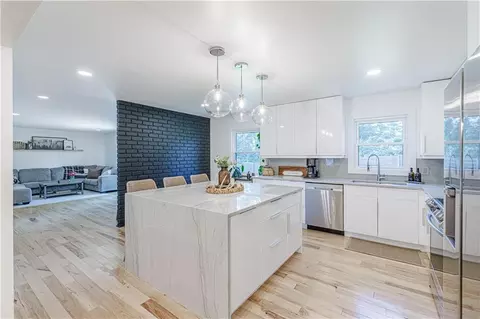 Kitchen - 17905 E Cheyenne Dr, Independence, MO 64056 photo 5 of 5