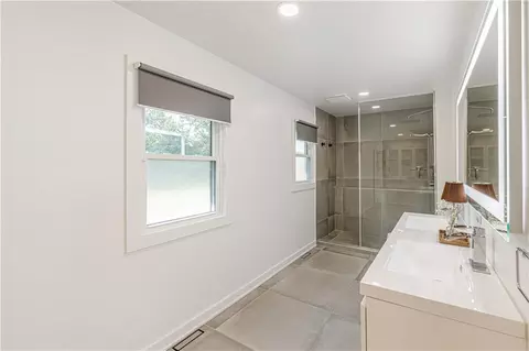 Bath - 17905 E Cheyenne Dr, Independence, MO 64056 photo 1 of 6