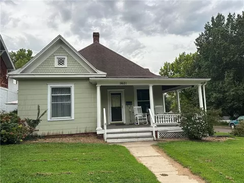 1601 Bloom St, Lexington, MO 64067
