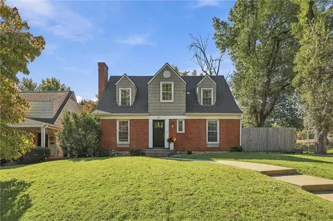 601 E 69 St, Kansas City, MO 64131