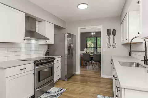 Kitchen - 18604 E 27th St, Independence, MO 64057 photo 2 of 4