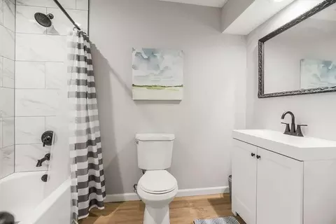 Bath - 18604 E 27th St, Independence, MO 64057 photo 3 of 3