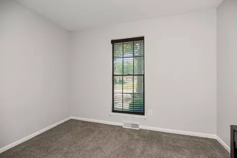 Bedroom - 18604 E 27th St, Independence, MO 64057 photo 3 of 4