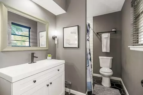 Bath - 18604 E 27th St, Independence, MO 64057 photo 2 of 3