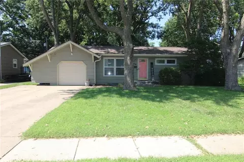7104 Melrose Ln, Shawnee, KS 66203