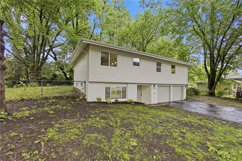 1833 N 75th Dr, Kansas City, KS 66112