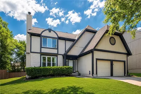 8807 W 132nd Ter, Overland Park, KS 66213