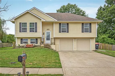 602 Woodson St, Kearney, MO 64060