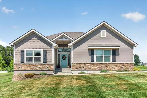 102 Dorchester Dr, Plattsburg, MO 64477