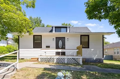 106 S Jeffreys St, Pleasant Hill, MO 64080