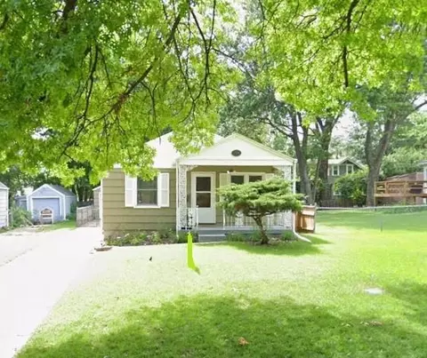 7934 Main St, Kansas City, MO 64114