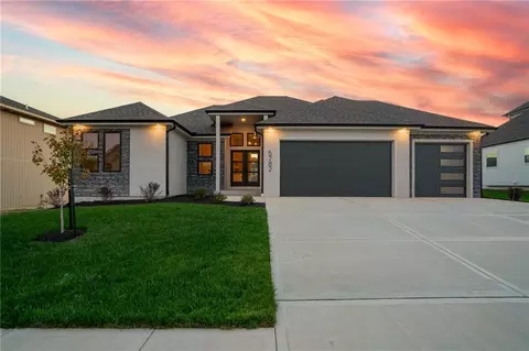 5782 NW Black Oak Ct, Parkville, MO 64152