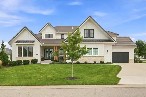 10711 W 173rd Ter, Overland Park, KS 66221