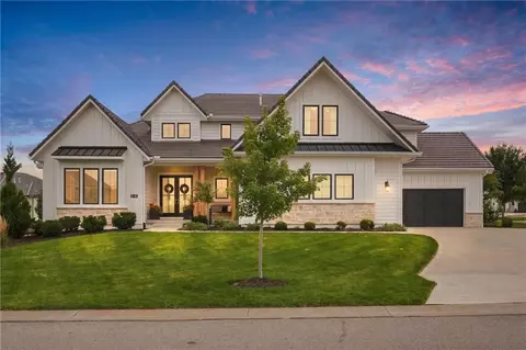 10711 W 173rd Ter, Overland Park, KS 66221