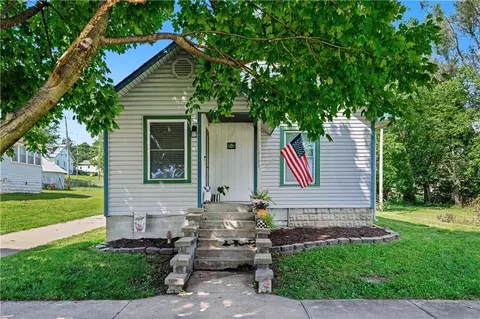 206 N 4th St, Fairfax, MO 64446