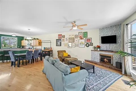 4561 Madison Ave, Kansas City, MO 64111