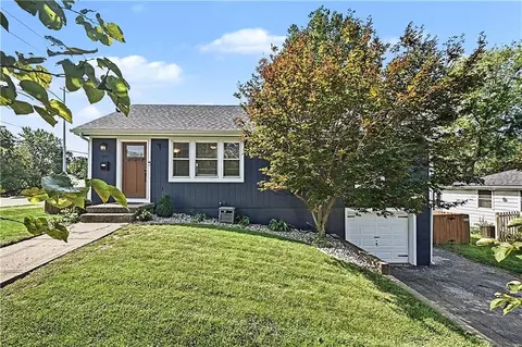 401 NW 71st St, Kansas City, MO 64118