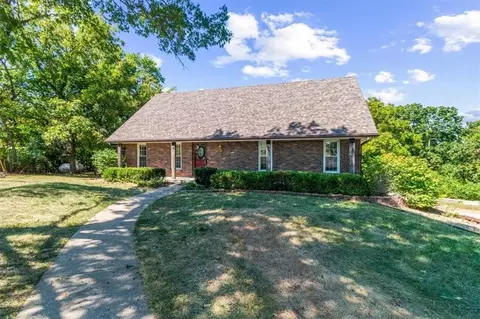 6820 S Hillside School Rd, Oak Grove, MO 64075