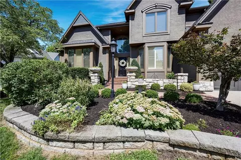 6229 W 128th St, Leawood, KS 66209