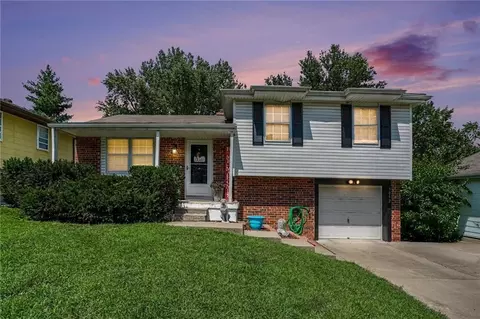 5052 NE 56th Pl, Kansas City, MO 64119
