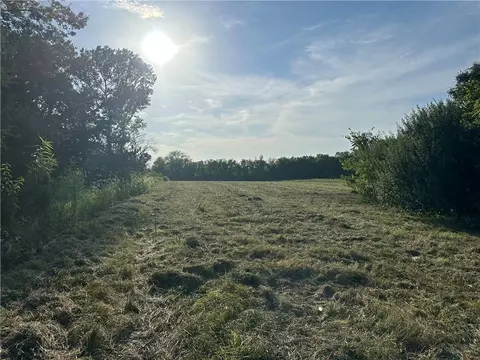 S Deer Run Road, Peculiar, MO 64078