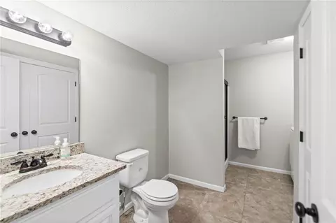 Bath - 19304 Switchgrass Ct, Smithville, MO 64089 photo 3 of 3