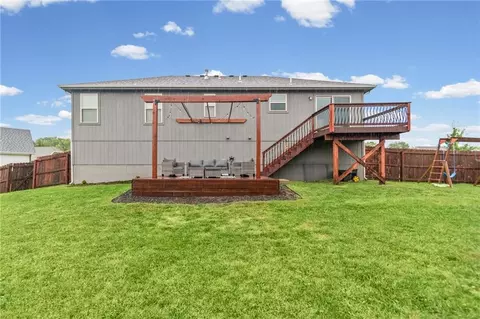 Exterior - 19304 Switchgrass Ct, Smithville, MO 64089 photo 6 of 9
